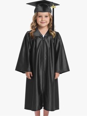 NWOT  Preschool Kindergarten Shiny Graduation Cape Gown and Cap